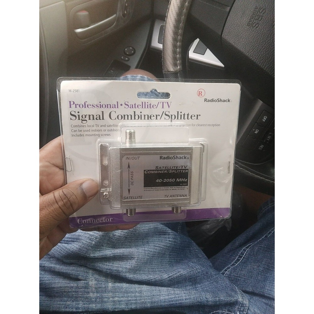 RadioShack - Professional Satellite/TV Signal Combiner/Splitter - Model 16-2581